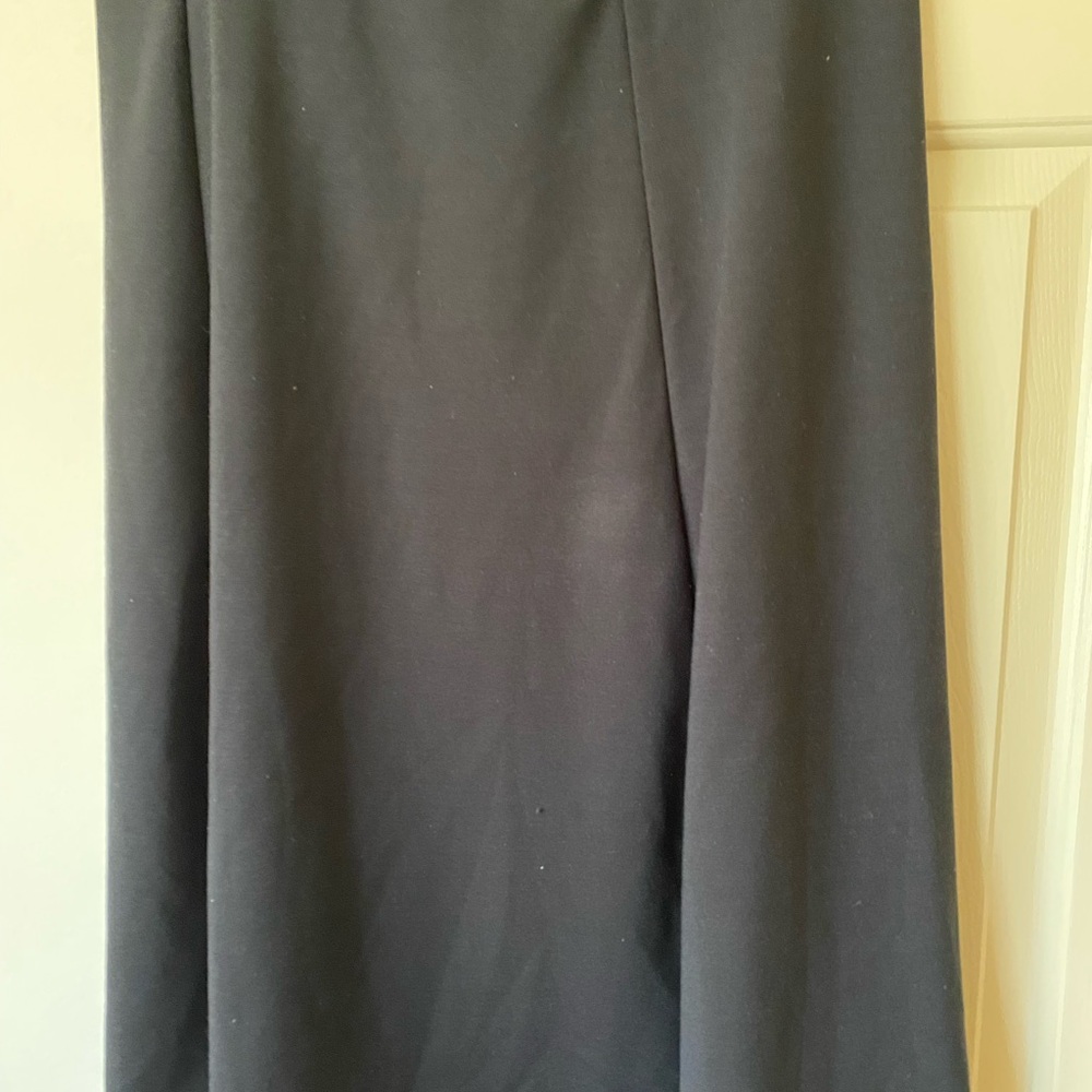 Black mid-length skirt